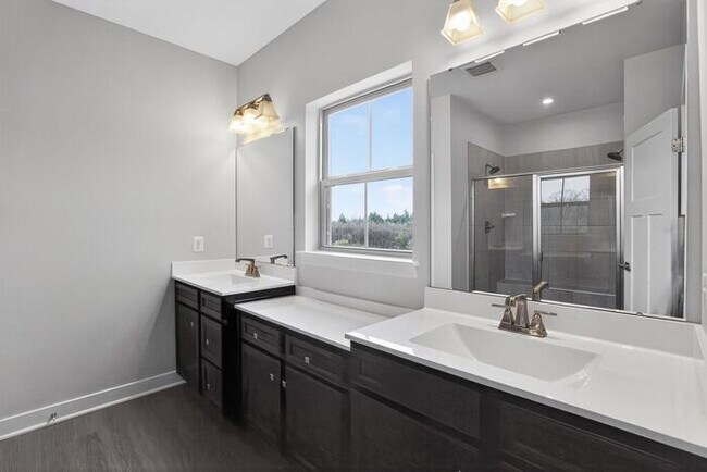 Building Photo - 14935 Ring House Rd