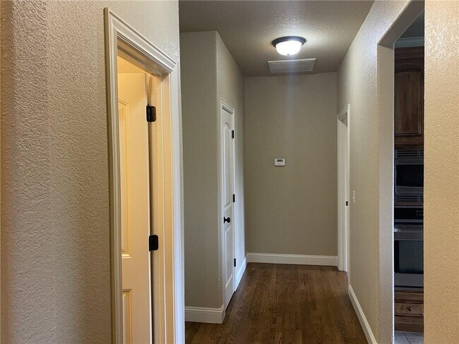 Building Photo - 6202 W Sage Dr