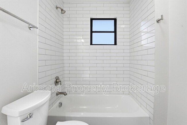 Building Photo - 4150 N 25th St