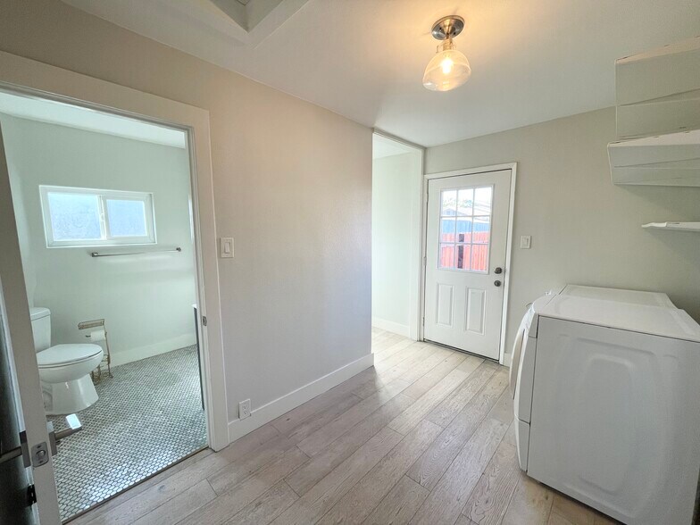 Laundry room - 129 E Ave 36
