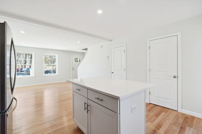 Building Photo - Cardinal Lane - 6