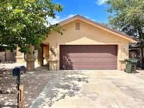 Building Photo - Cute 3 Bedroom Home in Center of Kingman!
