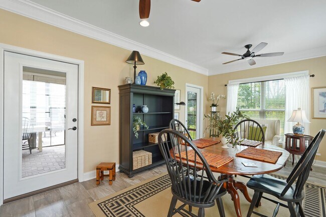 Building Photo - 10 Chicory Ct