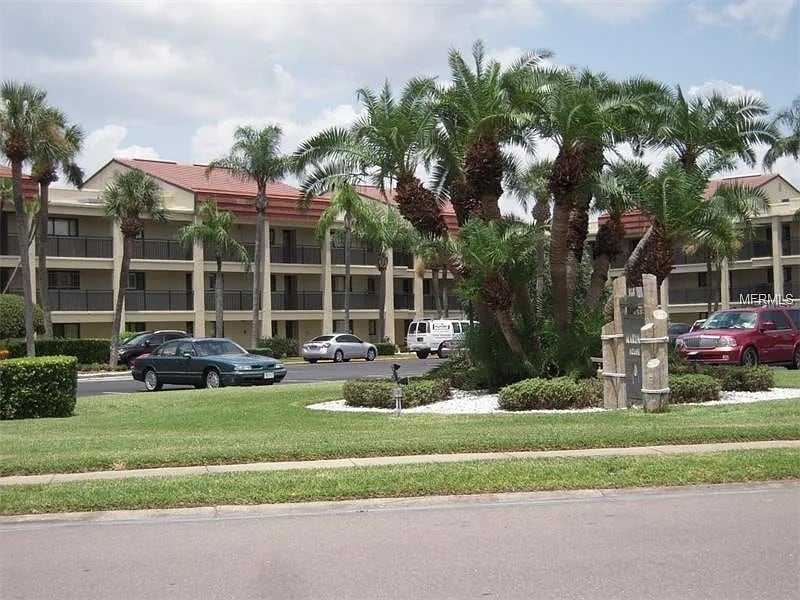 Building Photo - 868 Bayway Blvd