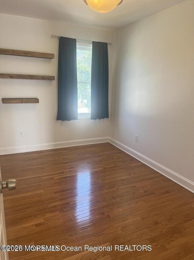 Building Photo - 83 Vanard Dr