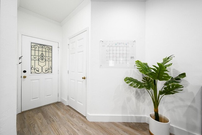 Building Photo - Optimal Location in Northwest Gainesville: South Point Neighborhood Living