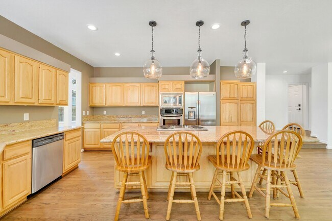 Building Photo - Interior Style you want, in the School zones you want, Plus Panoramic Views!