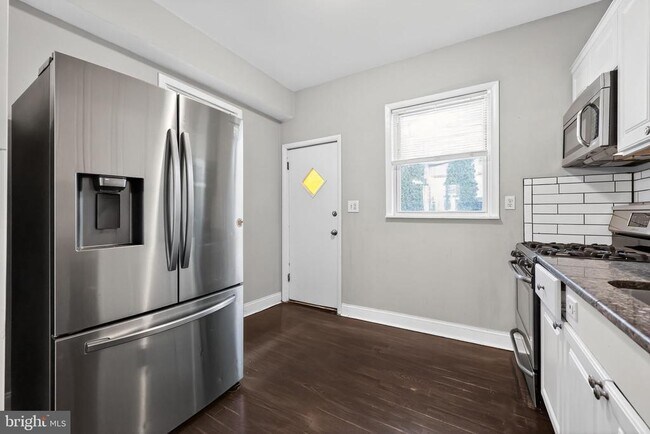 Building Photo - 2541 S Mole St