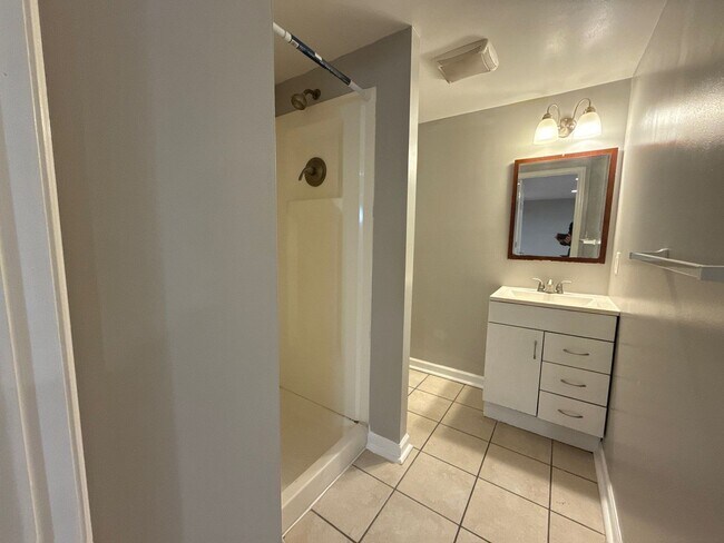 Building Photo - Three-Bedroom Home In Essex