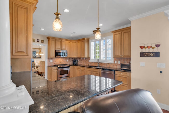 Building Photo - 106 2nd Ave