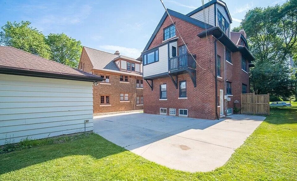 Building Photo - 3421 N Frederick Ave