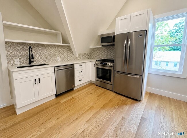 Building Photo - 25 Quintard Ave