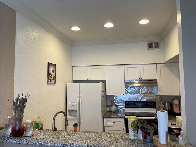 Building Photo - 8055 Cambridge St