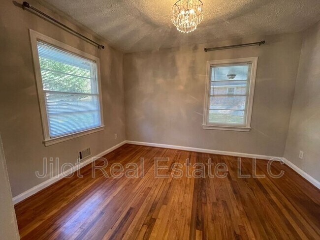 Building Photo - 2855 Monticello Pl