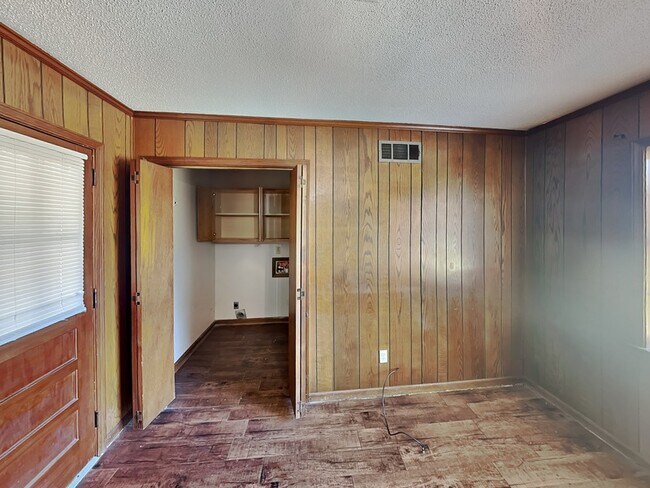 Building Photo - 3328 Shuster Cove