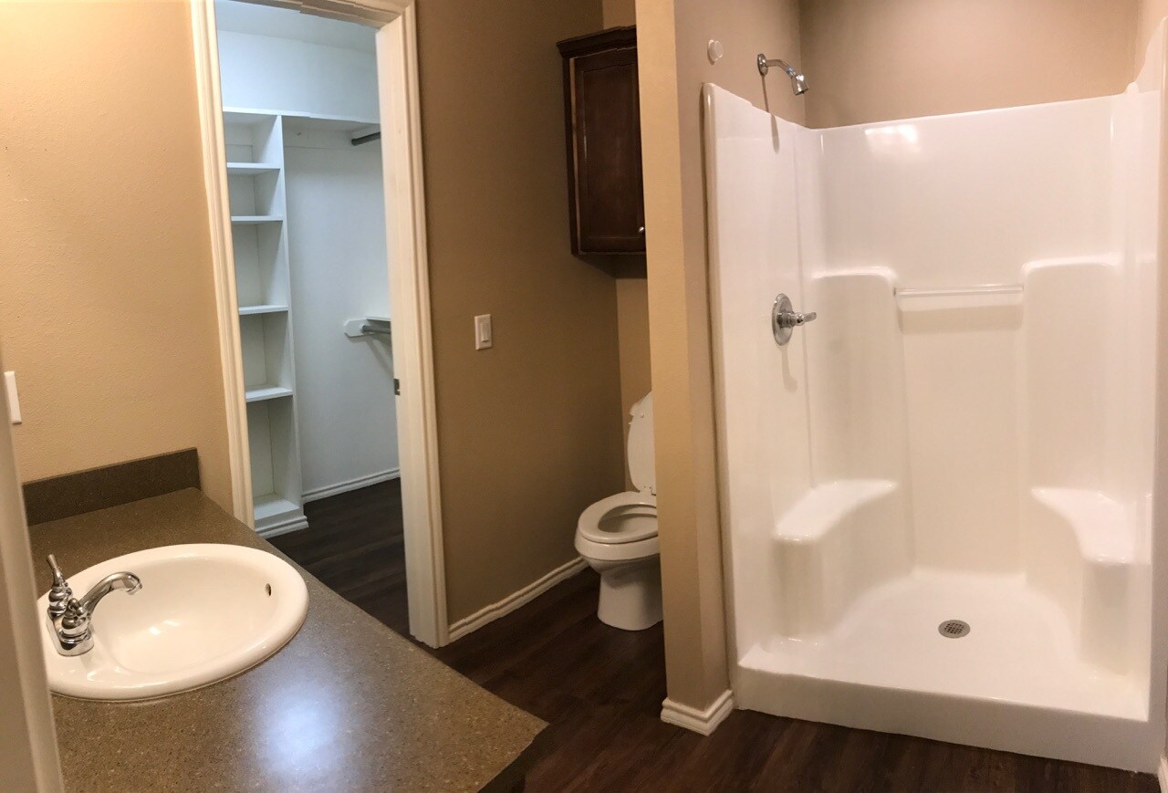 Building Photo - 4284 Castlegate Dr