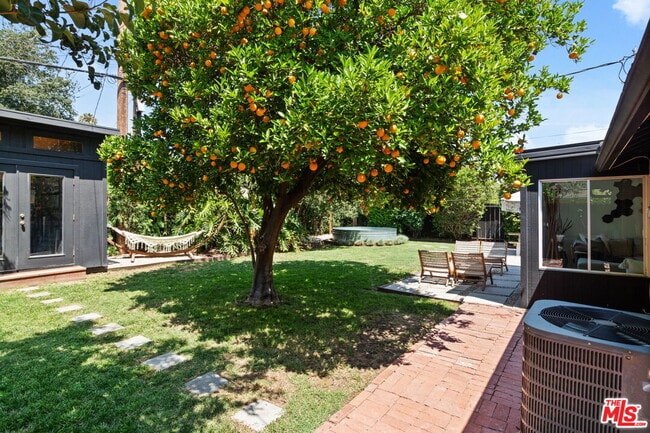 Building Photo - 7339 Lasaine Ave