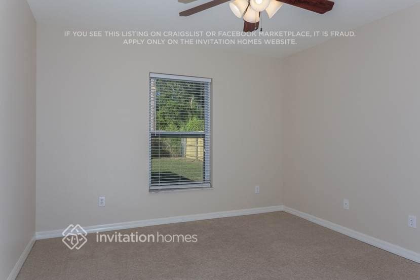 Building Photo - 833 SE Lansdowne Ave