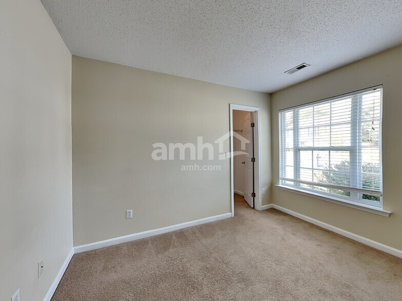 Building Photo - 316 Garfield Ln