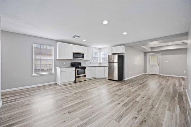 Building Photo - 1728 Connorvale Rd
