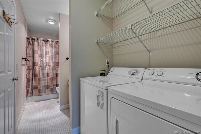 Building Photo - 11 Strathmore Ln