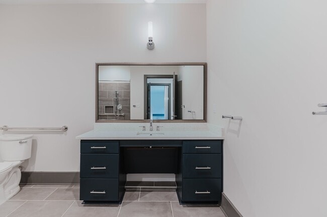 Building Photo - Two Bedroom Apartment in Washington Square!
