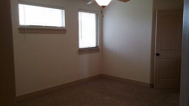 Building Photo - Three bedrooms plus an office.. Gorgeous home in Pepper Hills with tandem 3 car garage. Newer car...