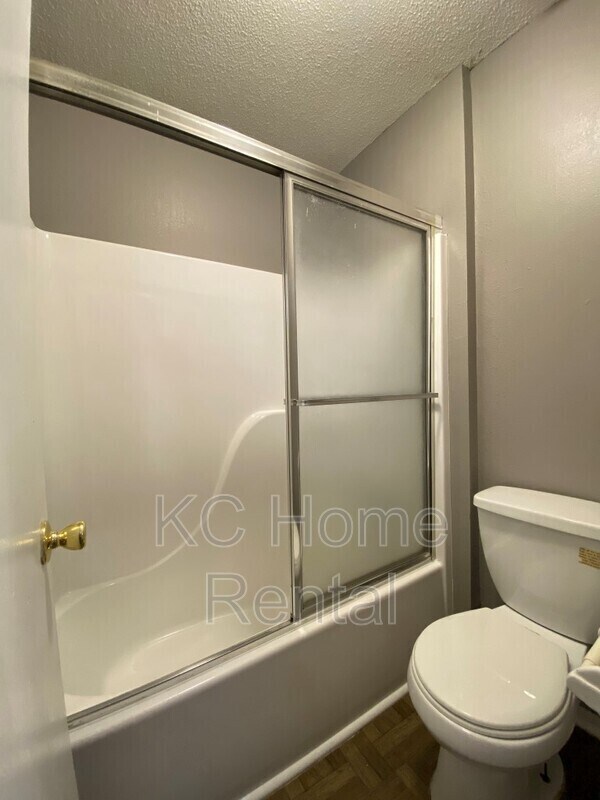 Building Photo - 561 N Somerset Terrace