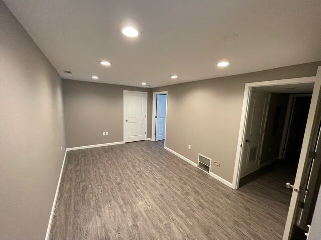 Building Photo - 521 Melrose Ave