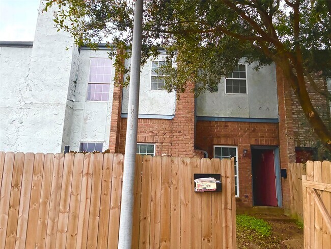 Building Photo - 11203 Shannon Hills Dr