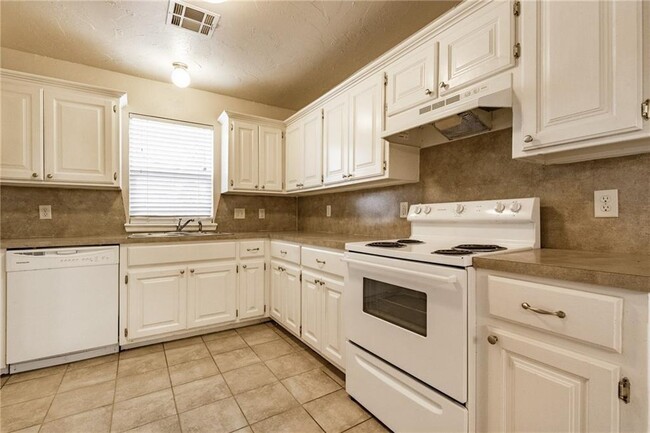 Building Photo - 3745 NW 33rd St
