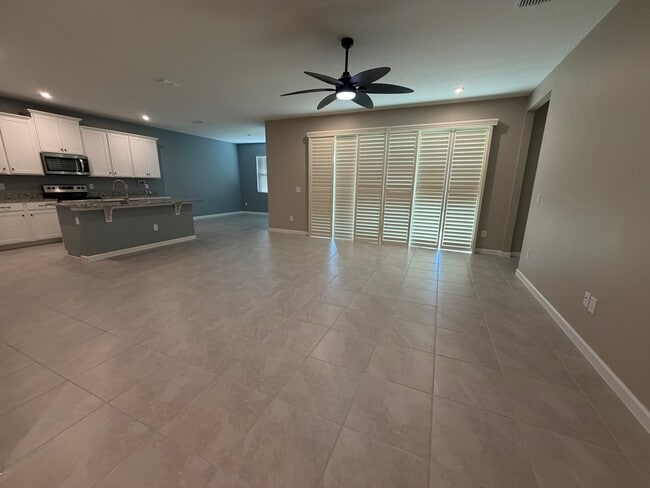 Building Photo - 882 Asterfield Ln