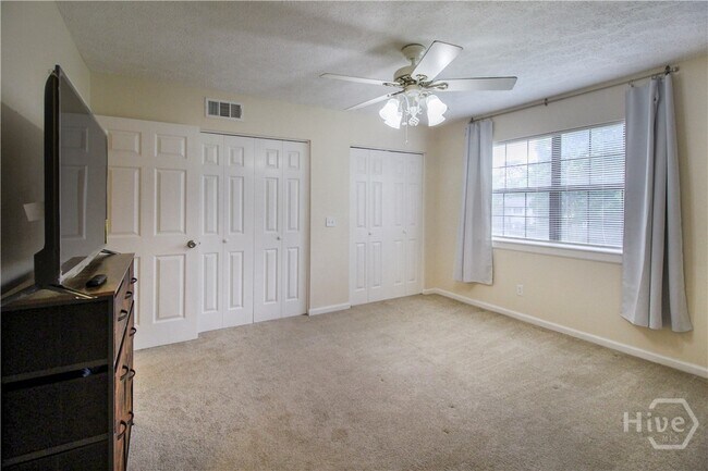Building Photo - 34 Knollwood Cir