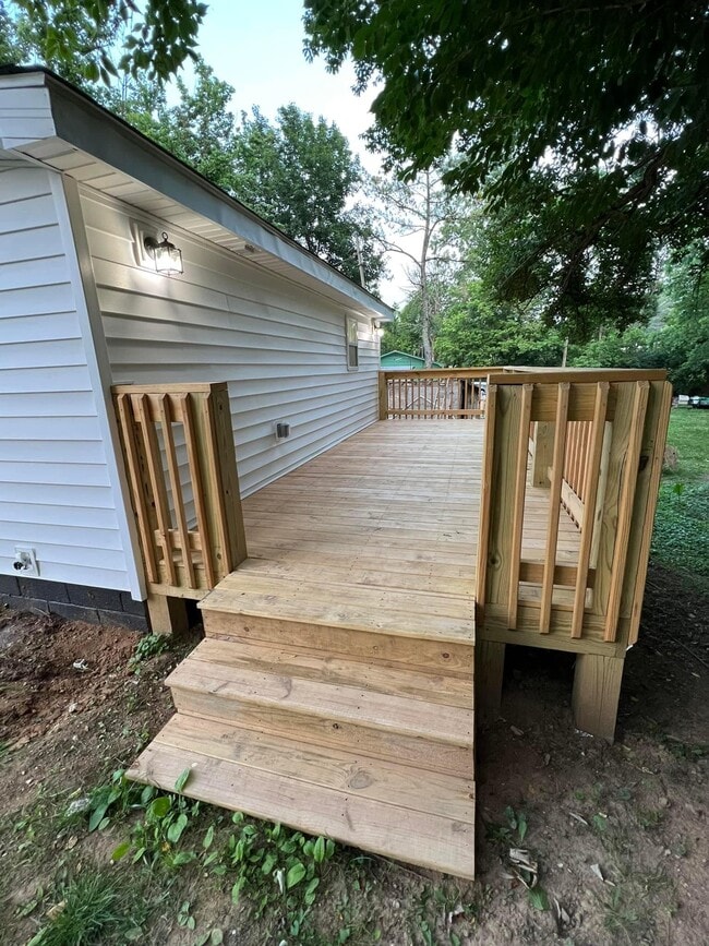 Building Photo - 848 Spencer Hale Rd