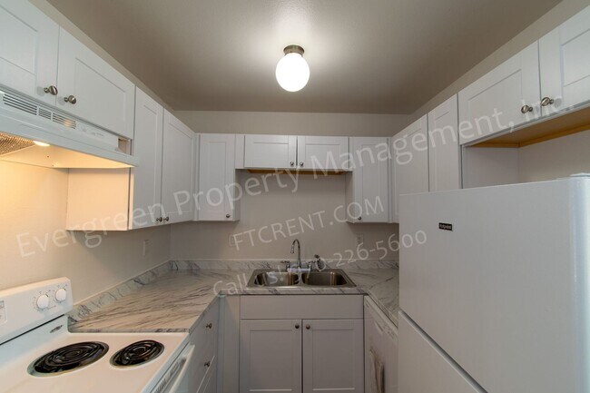 Building Photo - 3950 Manhattan Ave