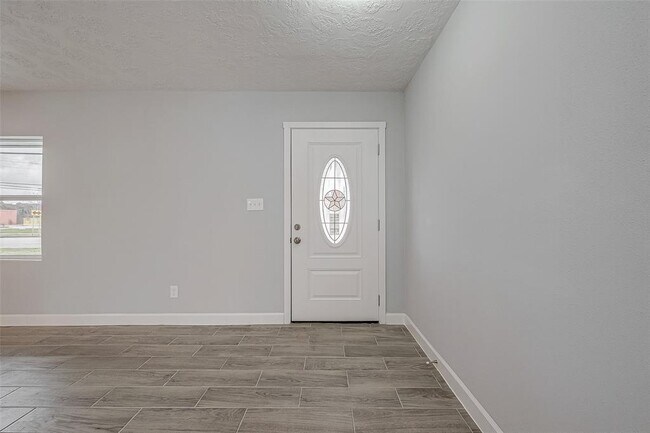 Building Photo - 300 Lane Dr
