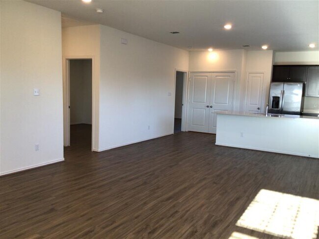 Building Photo - 900 Piney Cove