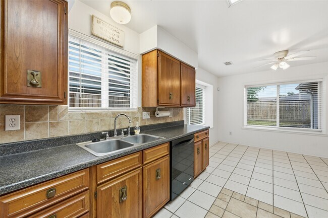 Building Photo - 18602 Lippizaner Dr