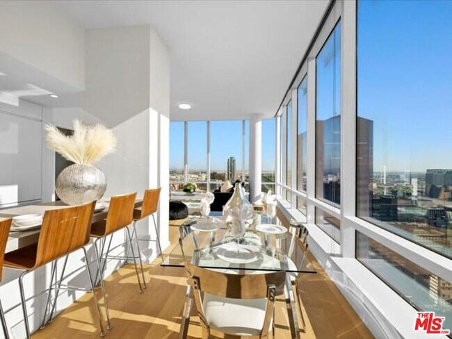 Building Photo - 877 Francisco St