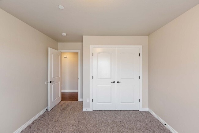 Building Photo - Stunning 3 bed 2 bath Condo in Pleasant Grove