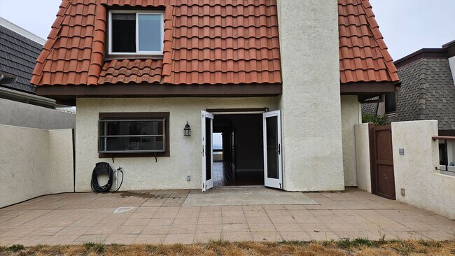 Building Photo - CESPED - AMAZING VIEWS, LUXURY UPDATED 4 BR HOME IN TIERRASANTA