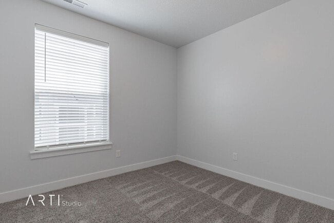 Building Photo - Top-Floor South-Facing Condo in Quail Hill...