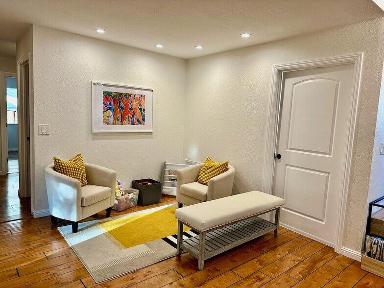 Building Photo - 6505 Skyfarm Dr