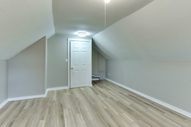 Building Photo - 830 S 50th St