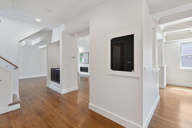 Building Photo - 3739 Hyde Park Ave