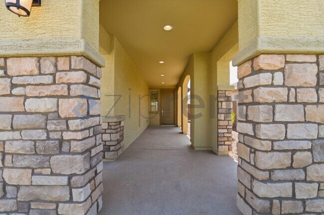 Building Photo - 9219 W Sells Dr