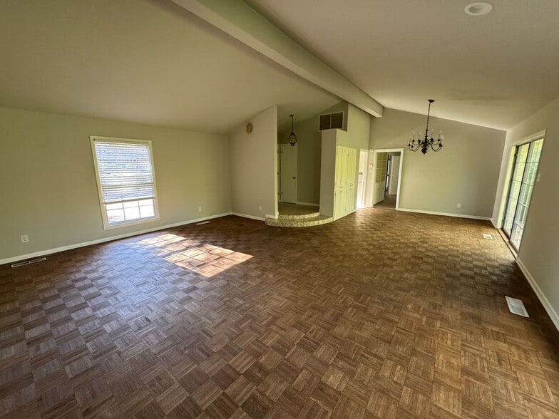 Building Photo - 2727 Lindsey Hollow Rd