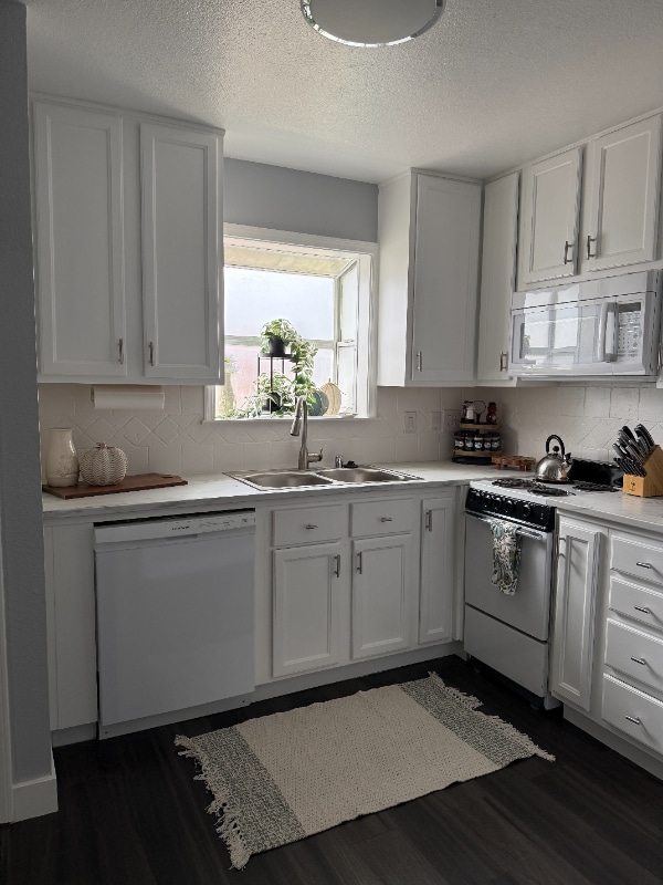 Building Photo - 8907 Amerigo Ave