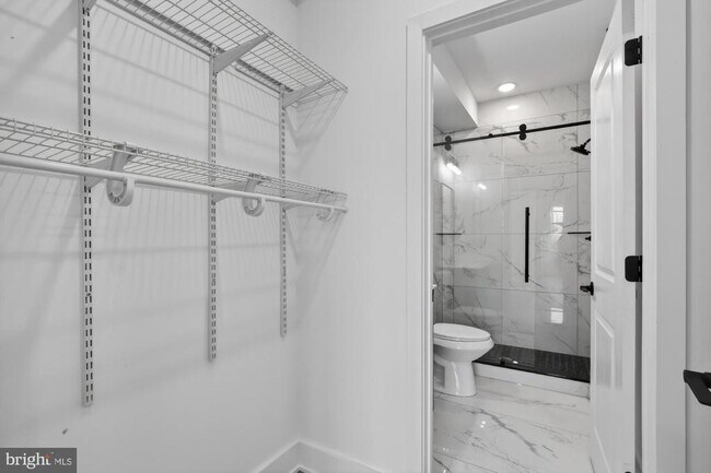 Building Photo - 2331 E York St