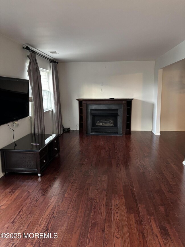 Building Photo - 11 Fiddlers Elbow Ct